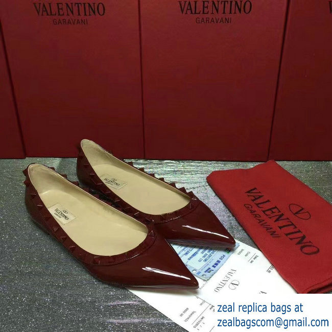 VALENTINO ROCKSTUD STRAP PATENT FLAT DARK RED