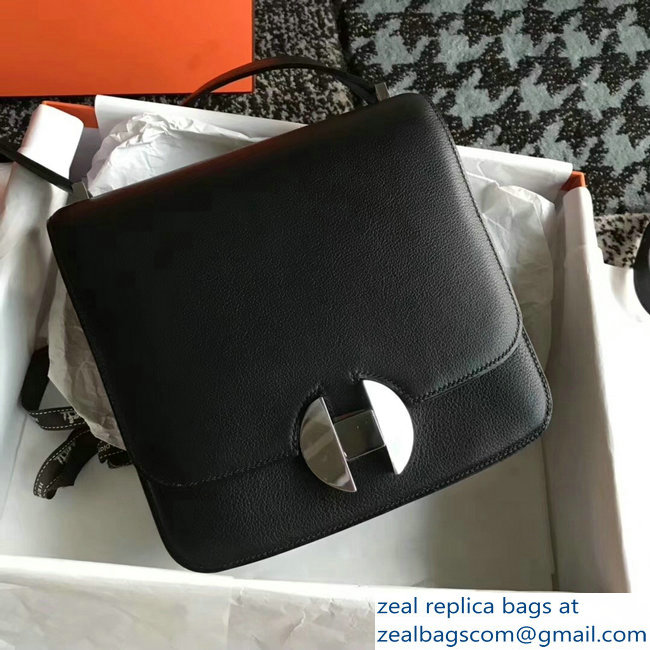 Hermes 2002 - 26 Bag Black In Evercolor Calfskin With Adjustable Strap