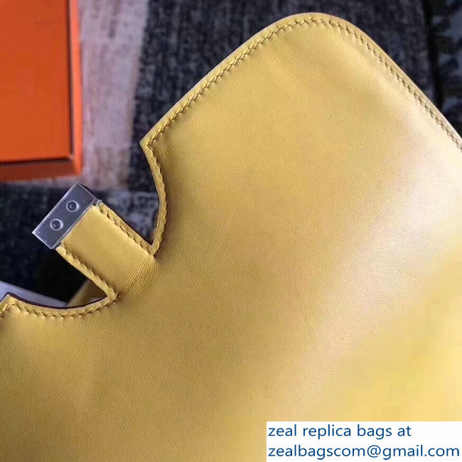 Hermes 2002 - 26 Bag Yellow In Evercolor Calfskin With Adjustable Strap