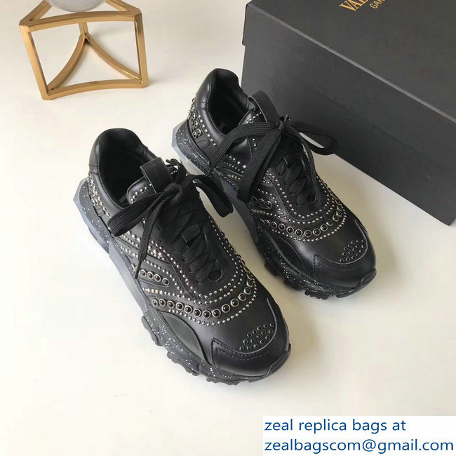 Valentino Bounce Low-top Sneakers Studs Black 2019