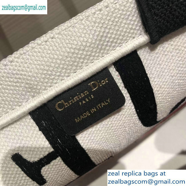 DiorBook Tote Bag white with an Embroideredheart 2019