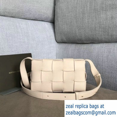 Bottega Veneta Cassette Crossbody Bag In Maxi Weave Nude 2019 - Click Image to Close