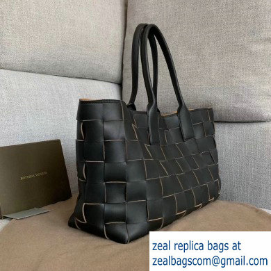 Bottega Veneta Horizontal Medium Tote Bag In Maxi Intreccio Black 2019