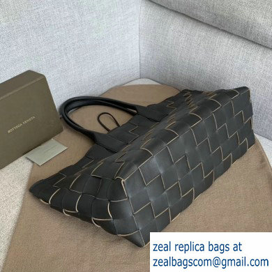 Bottega Veneta Horizontal Medium Tote Bag In Maxi Intreccio Black 2019