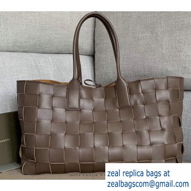 Bottega Veneta Horizontal Medium Tote Bag In Maxi Intreccio Coffee 2019 - Click Image to Close