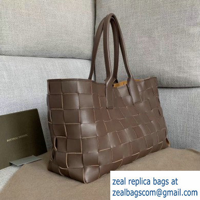 Bottega Veneta Horizontal Medium Tote Bag In Maxi Intreccio Coffee 2019 - Click Image to Close