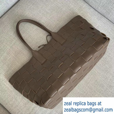 Bottega Veneta Horizontal Medium Tote Bag In Maxi Intreccio Coffee 2019