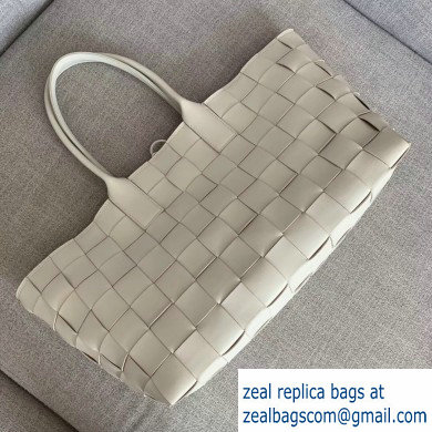 Bottega Veneta Horizontal Medium Tote Bag In Maxi Intreccio White 2019