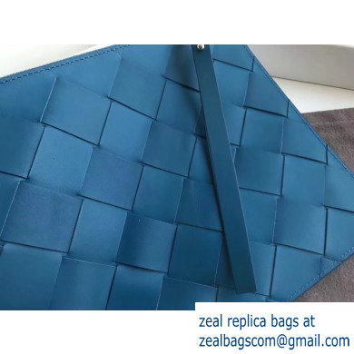 Bottega Veneta Medium Pouch Clutch Bag In Maxi Intreccio Weave Blue 2019 - Click Image to Close