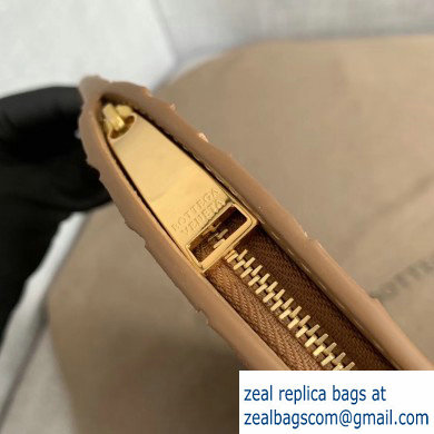 Bottega Veneta Small BV Rim Disc-shaped Clutch Bag In Maxi Intreccio Apricot 2019 - Click Image to Close