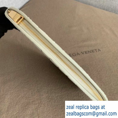 Bottega Veneta Small BV Rim Disc-shaped Clutch Bag In Maxi Intreccio White 2019