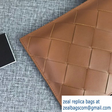 Bottega Veneta Small Pouch Clutch Bag In Maxi Intreccio Weave Brown 2019 - Click Image to Close