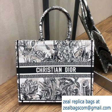 Dior Book Tote bag in canvas embroidered with a black and white Toile de Jouy Carnivora motif 2019
