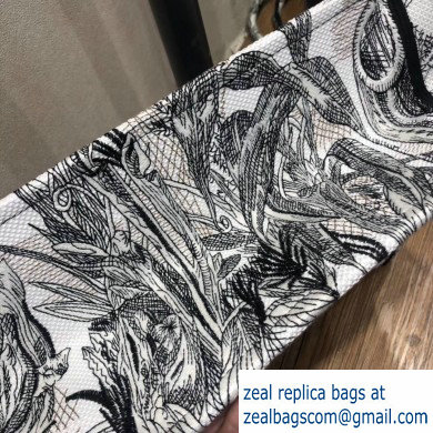 Dior Book Tote bag in canvas embroidered with a black and white Toile de Jouy Carnivora motif 2019