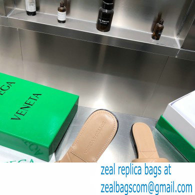 Bottega Veneta Square Sole Quilted The Rubber Lido Flat Slides Sandals Beige 2021
