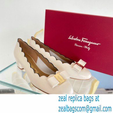 Ferragamo Heel 3cm Vara Bow Court Shoe Scalloped White - Click Image to Close