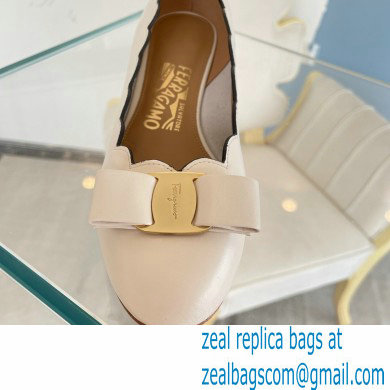 Ferragamo Heel 3cm Vara Bow Court Shoe Scalloped White - Click Image to Close