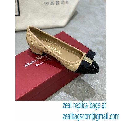 Ferragamo Heel 3cm Vara Bow Pumps Quilted Leather Beige/Black - Click Image to Close