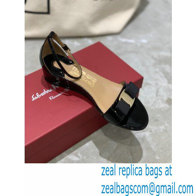 Ferragamo Heel 4.5cm Vara Bow Sandals with Strap Patent Leather Black - Click Image to Close