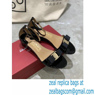 Ferragamo Heel 4.5cm Vara Bow Sandals with Strap Patent Leather Black - Click Image to Close