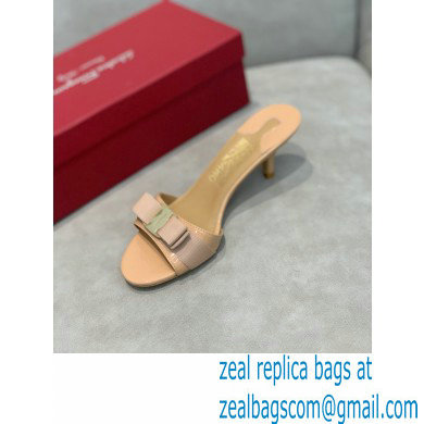 Ferragamo Heel 6cm Vara Bow Mules Patent Leather Nude - Click Image to Close