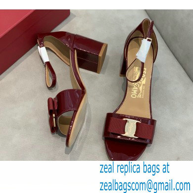 Ferragamo Heel 6cm Vara Bow Sandals with Strap Patent Leather Burgundy - Click Image to Close