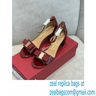 Ferragamo Heel 6cm Vara Bow Sandals with Strap Patent Leather Burgundy - Click Image to Close