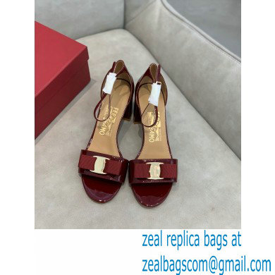 Ferragamo Heel 6cm Vara Bow Sandals with Strap Patent Leather Burgundy - Click Image to Close