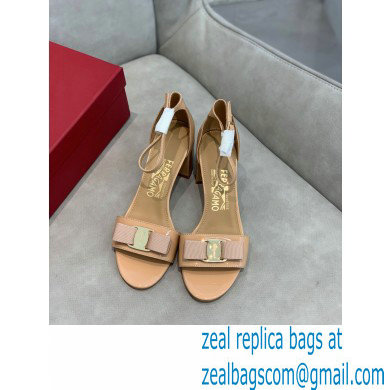 Ferragamo Heel 6cm Vara Bow Sandals with Strap Patent Leather Nude