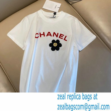 chanel logo and flower printed T-shirt white