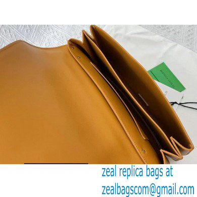 Bottega Veneta Mount Medium Leather Envelope Bag Cob 2021