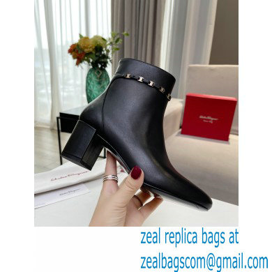 Ferragamo Heel 5.5cm Leather Vara Chain Ankle Boots Black 2021