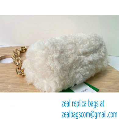 Bottega venetta shearling chain pouch cream 2021 - Click Image to Close