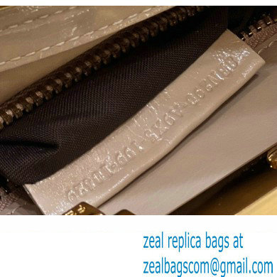 Fendi Peekaboo Iconic Medium Bag in Vintage Effect Lambskin Creamy