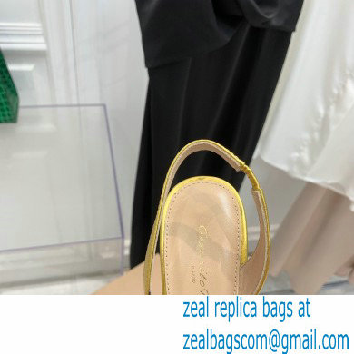 Gianvito Rossi Heel 10.5cm PLEXI PVC and Patent leather Slingback Pumps Gold 2022