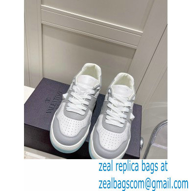 Valentino Low-top ONE STUD Sneakers 02 2022