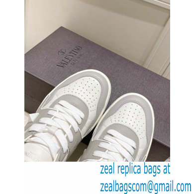 Valentino Low-top ONE STUD Sneakers 02 2022