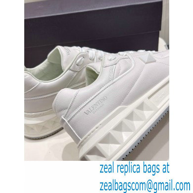 Valentino Low-top ONE STUD Sneakers 15 2022