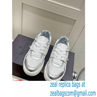 Valentino Low-top ONE STUD Sneakers 17 2022