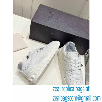 Valentino Low-top ONE STUD Sneakers 18 2022