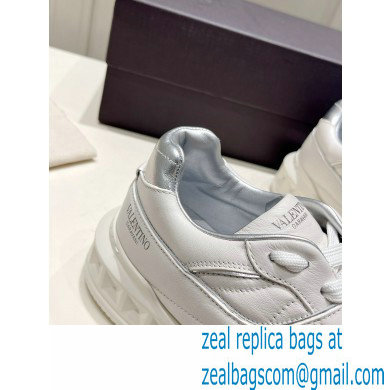 Valentino Low-top ONE STUD Sneakers 18 2022