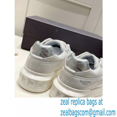 Valentino Low-top ONE STUD Sneakers 18 2022