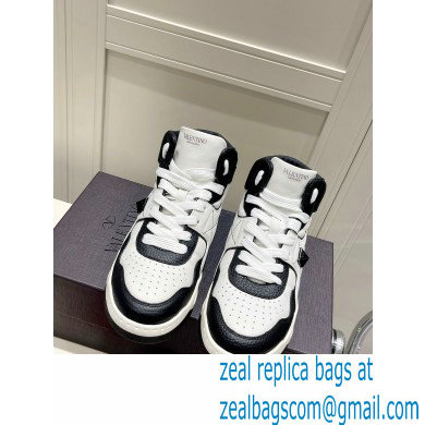 Valentino Mid-Top ONE STUD Sneakers 01 2022