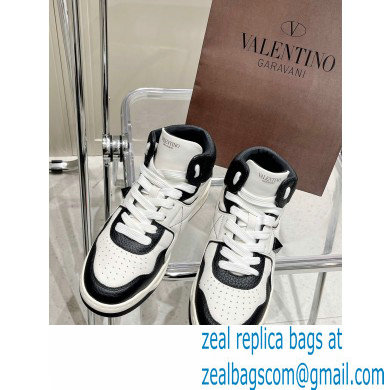 Valentino Mid-Top ONE STUD Sneakers 01 2022