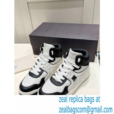 Valentino Mid-Top ONE STUD Sneakers 01 2022