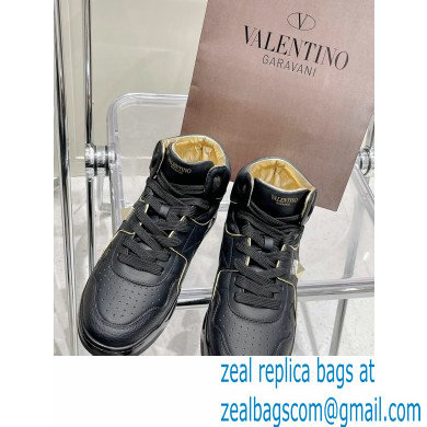 Valentino Mid-Top ONE STUD Sneakers 05 2022