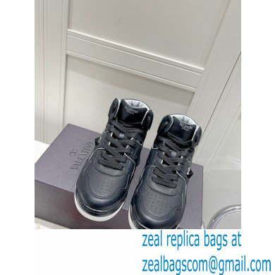Valentino Mid-Top ONE STUD Sneakers 06 2022