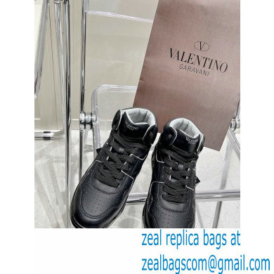 Valentino Mid-Top ONE STUD Sneakers 06 2022