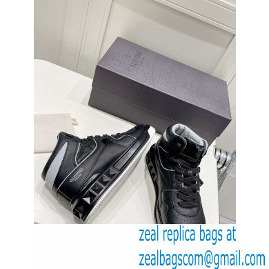 Valentino Mid-Top ONE STUD Sneakers 06 2022