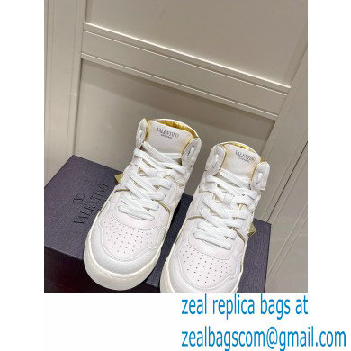 Valentino Mid-Top ONE STUD Sneakers 07 2022